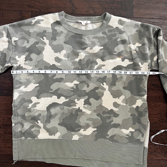 Hippie Rose Lightweight Crewneck Camouflage Sweatshirt Sz XL - Picture 7 of 8